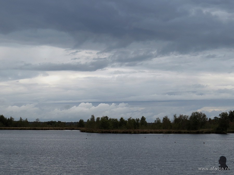 donkere wolken boven het Fochtelooërveen, 11-9-2013