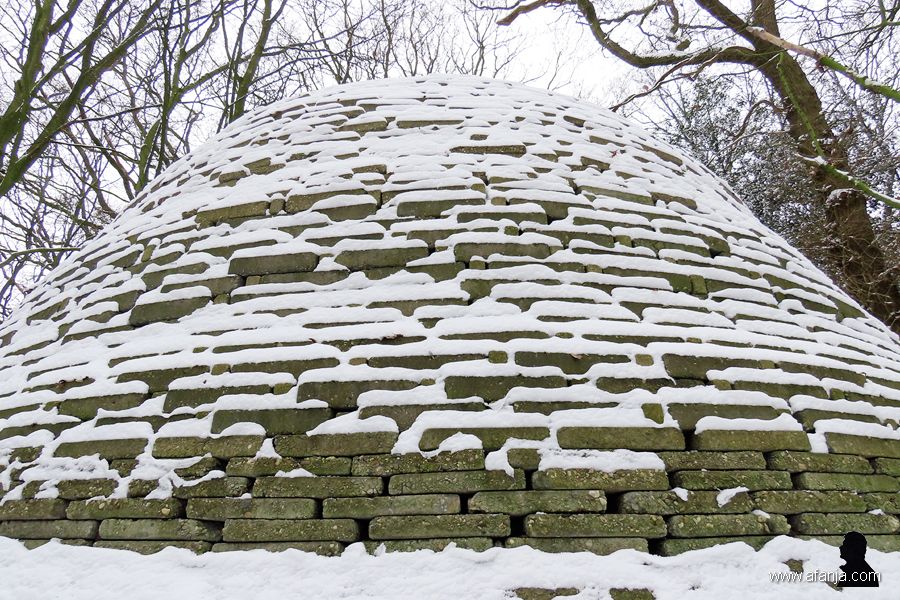 een koepel met witte randjes - 3