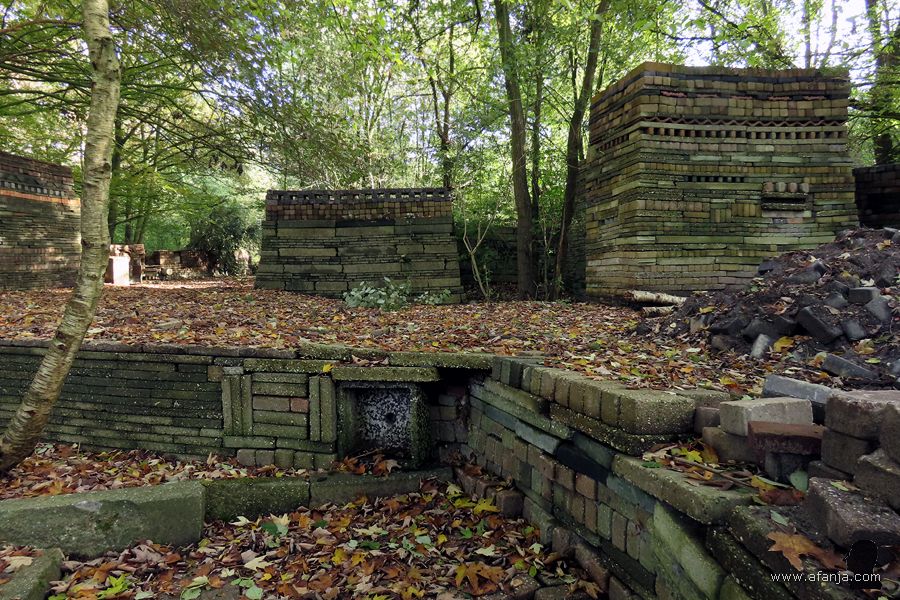 gestapelde bouwwerken in de Ecokathedraal