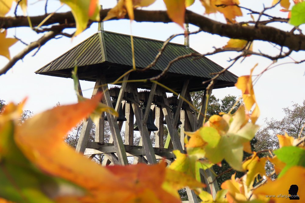 klokkenstoel bij de hervormde kerk Wijnjeterp