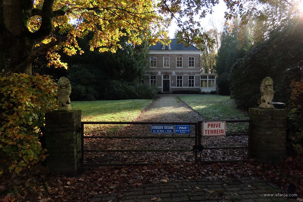 hoofdgebouw van de oude tuinbouwschool Frederiksoord