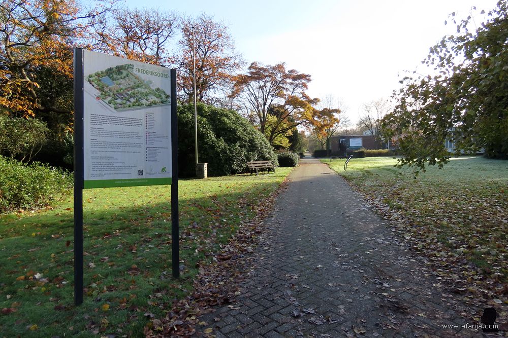 hoofdpad door de oude tuinbouwschool