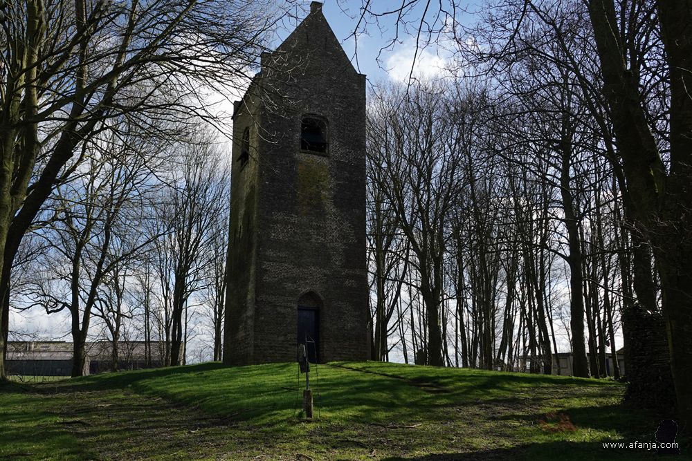 de scheve kerktoren van Miedum