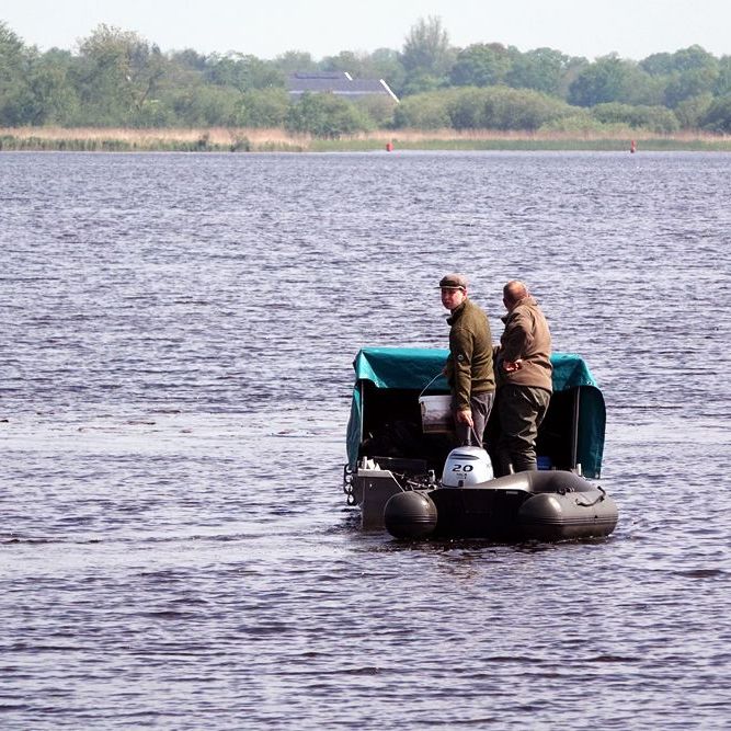 de vissers zetten koers naar de overkant