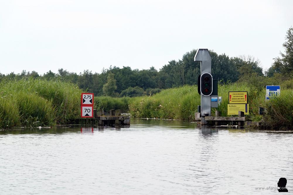 we laten de stuw achter ons en varen de Beulakerwijde op