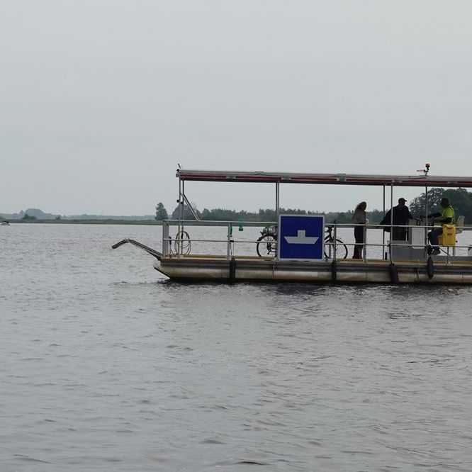 de fietspont voer nu eens naar hier en dan weer naar daar