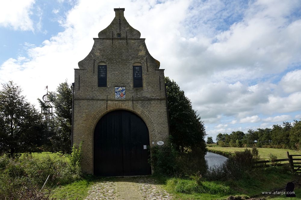 het originele poortgebouw van Uniastate uit 1616