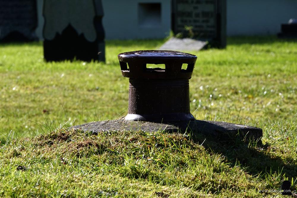 ontluchtingspijp op de grafkelder van de Van Scheltinga's