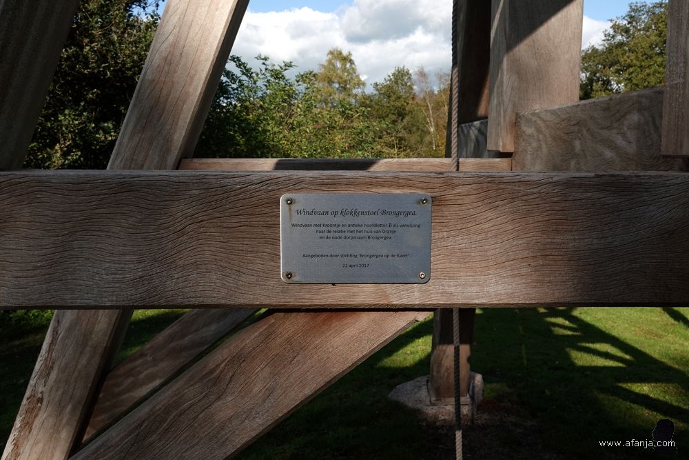 bordje op de klokkenstoel van Brongergea