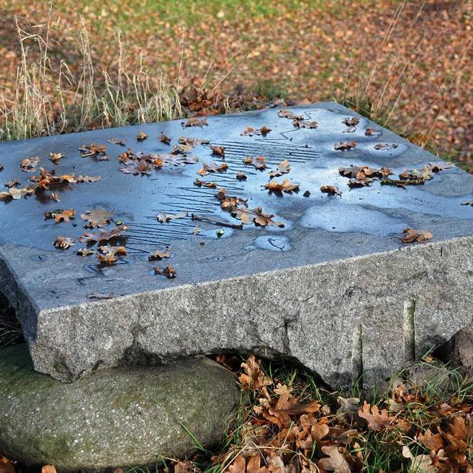 het kunstwerk ‘Wanneer de maan het landschap verandert, huilen de wolven’ van beeldhouwer Anne Woudwijk