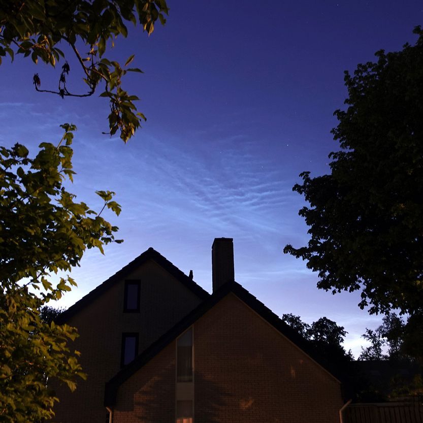lichtende nachtwolken boven Drachten - 23 juni 2024