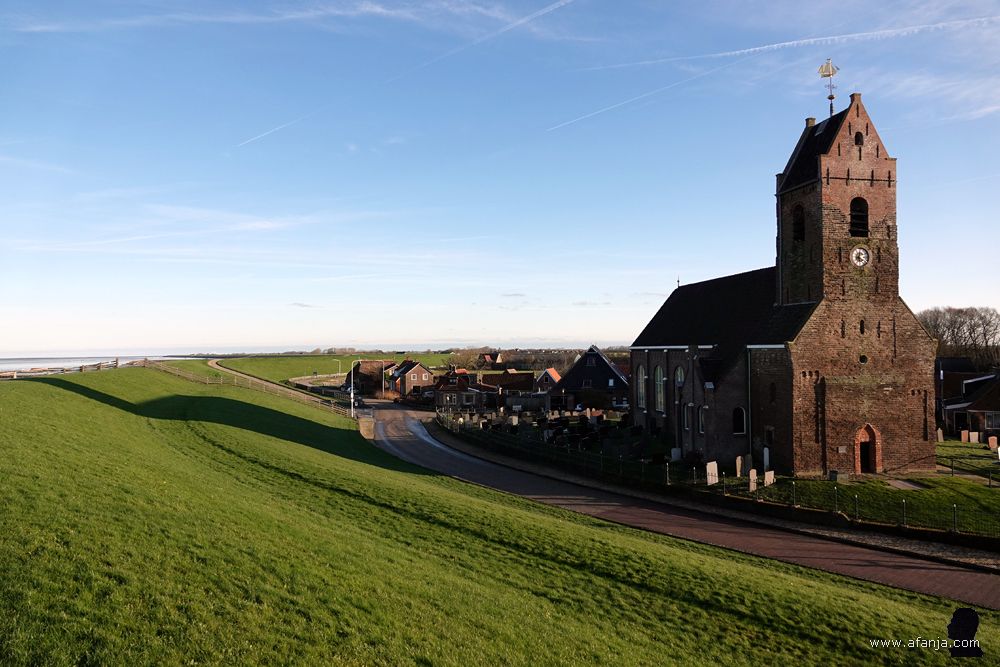 Wierum, 'Dêr't de dyk it lân omklammet' - 'Waar de dijk het land omhelst'