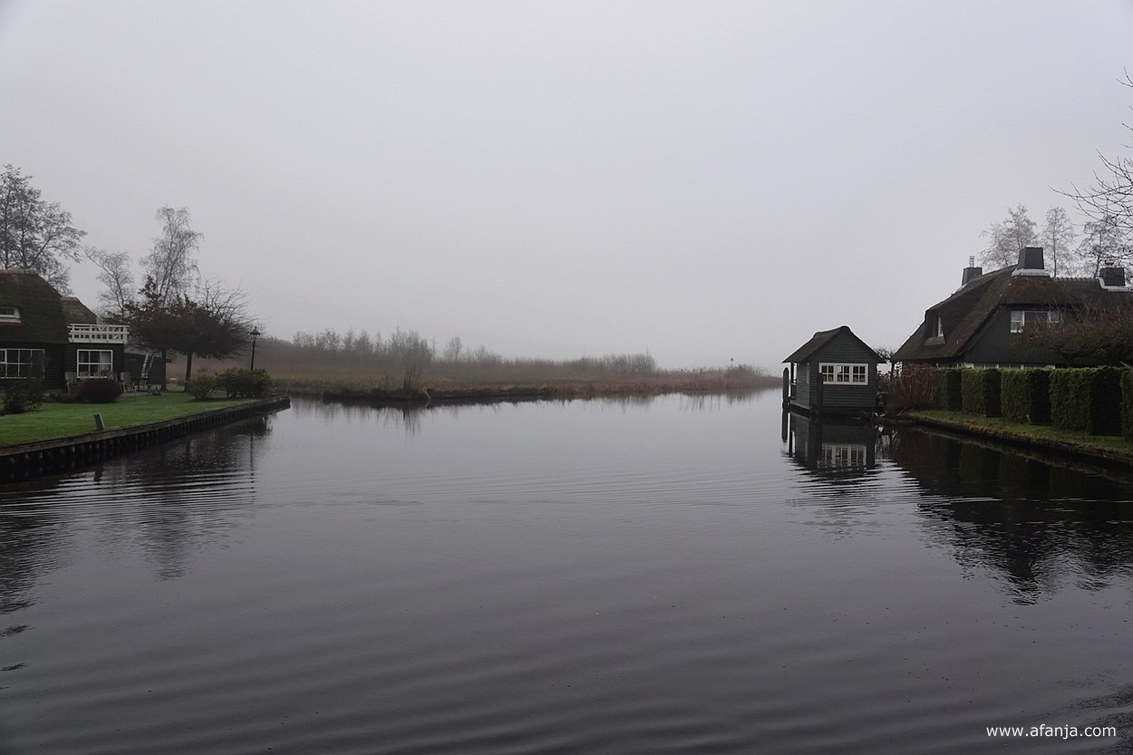 zicht op het verderop gelegen meer de Bovenwijde
