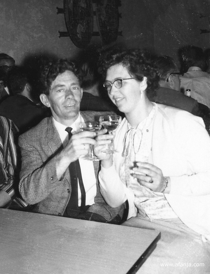 heit en mem aan de borrel