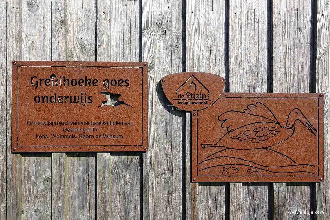 van corten staal gemaakte aandenkens aan projecten van verschillende basisscholen