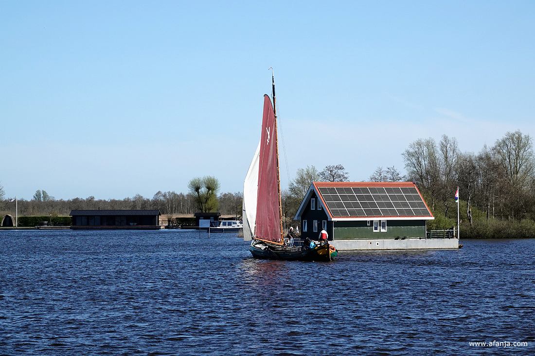skûtsje 'Doeke van Martena' uit Drachten, gebouwd in 1906 op de werf van de familie v.d. Werff, Buitenstvallaat