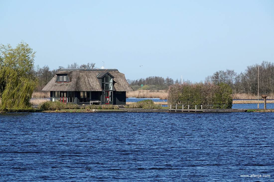 een riet gedekt optrekje in 'de Alde Feanen'