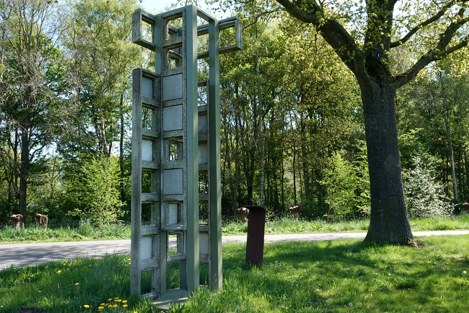 monument voor de luchtwachttoren bij Oudega (Sm)