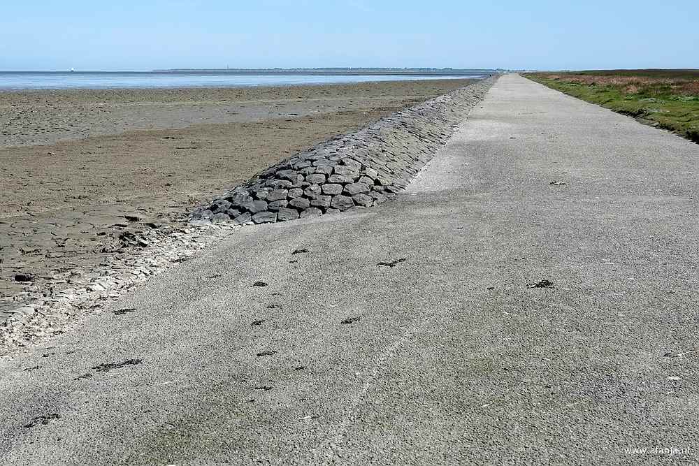 op de strekdam langs de Peazemerlânnen