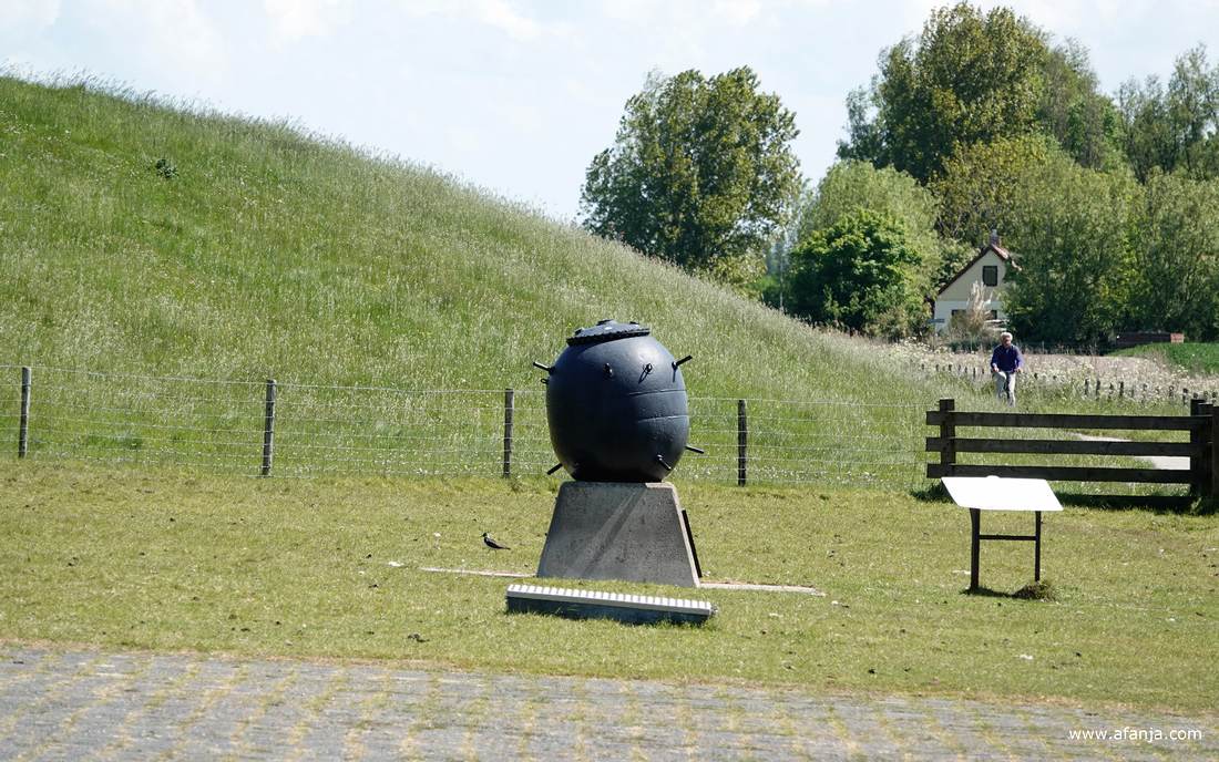 bij het zeemijn-monument