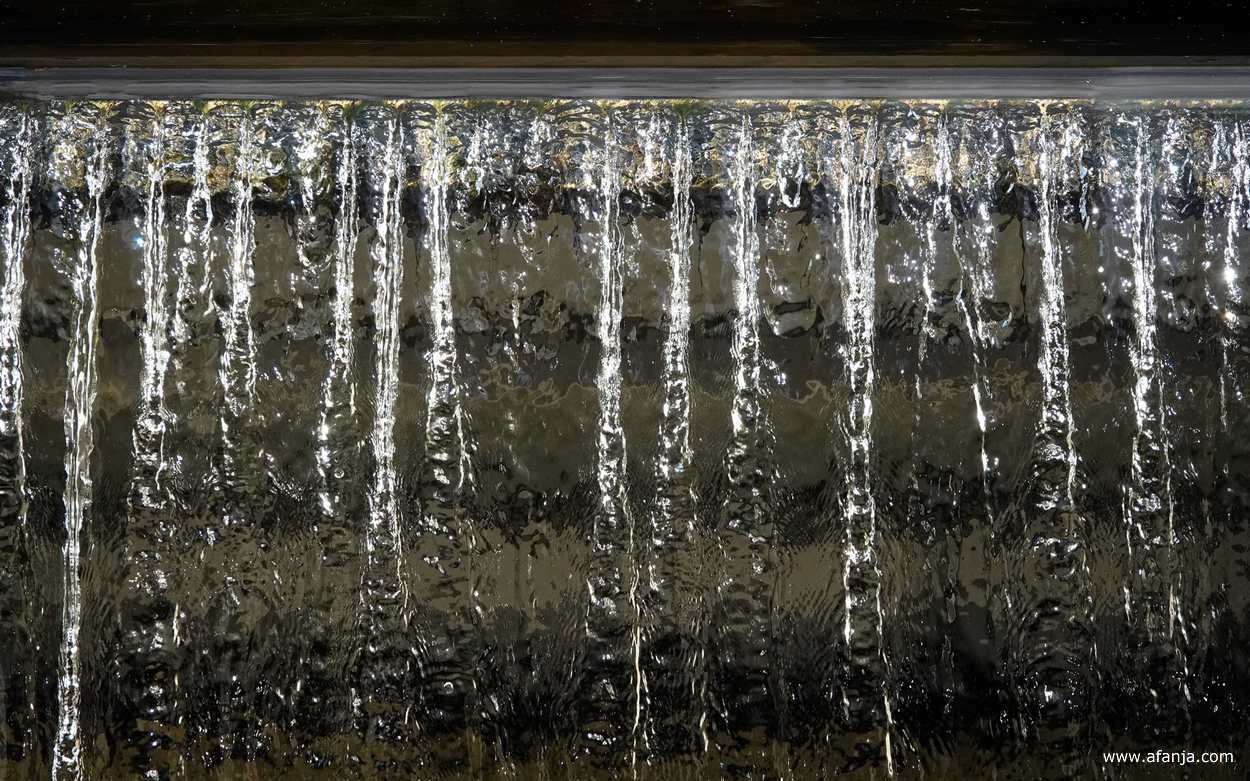 stromend water in het Waterloopbos