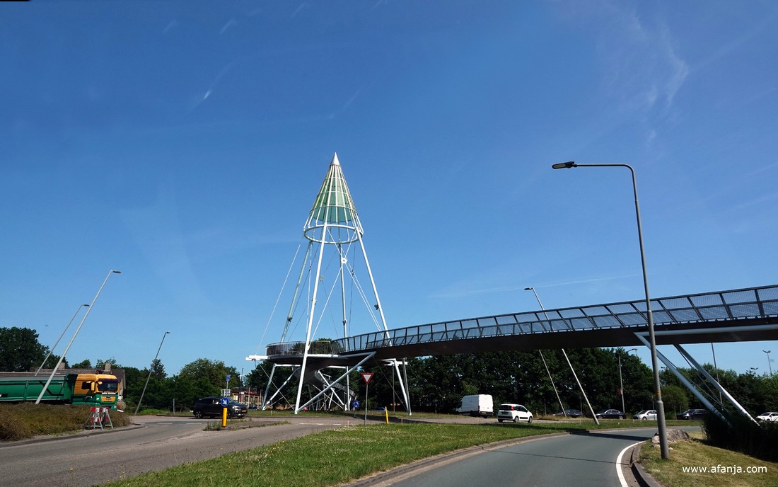 fietsbrug 'de Slinger' aan de Zuiderhogeweg in Drachten