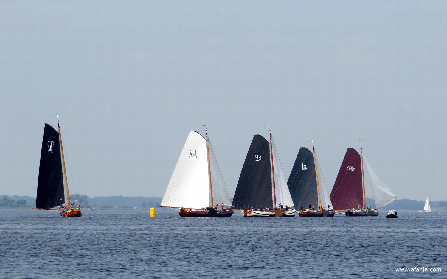 Skûtsjesilen op het Tjeukemeer bij Echtenerbrug