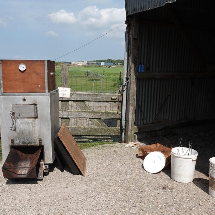 de paling rookoven staat klaar