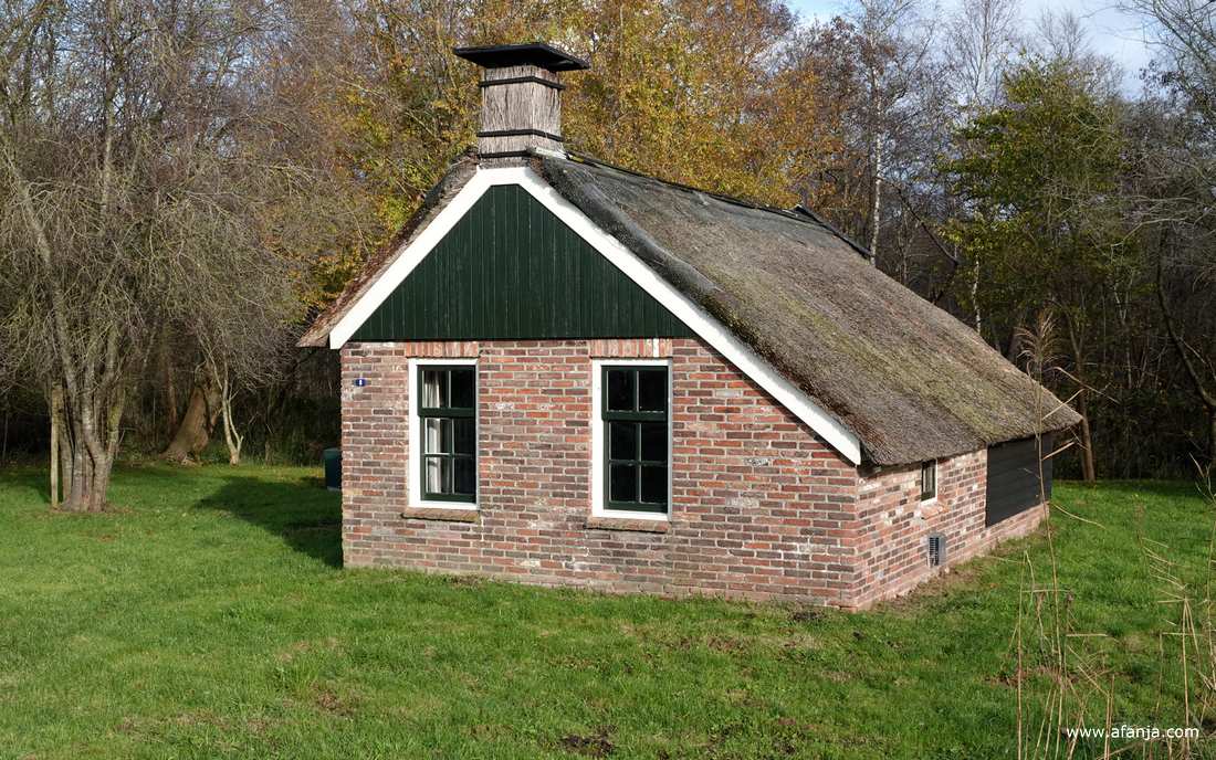 een vervenershuisje in De Weerribben