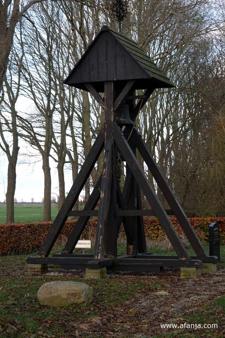 de klokkenstoel bij de begraafplaats van Baarlo