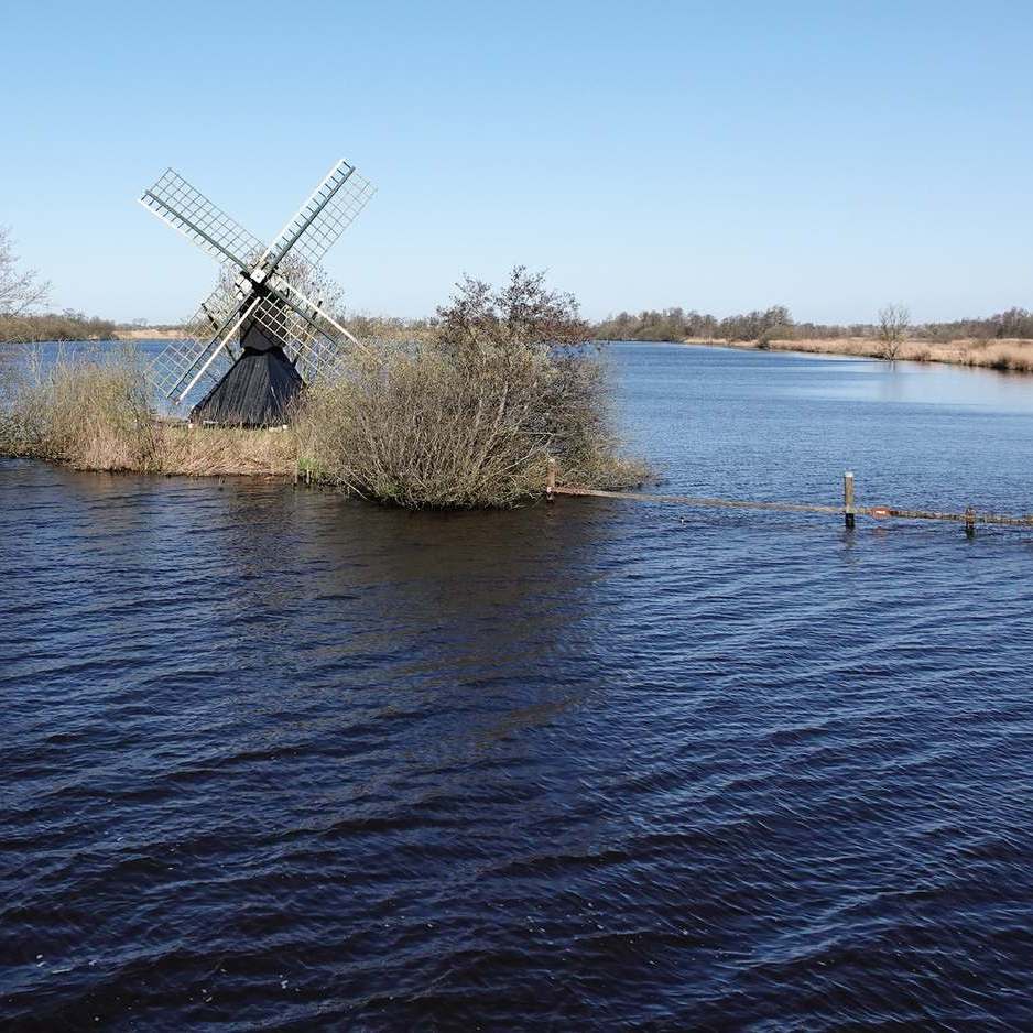 een kleine spinnenkopmolen in de Alde Feanen - april 2025