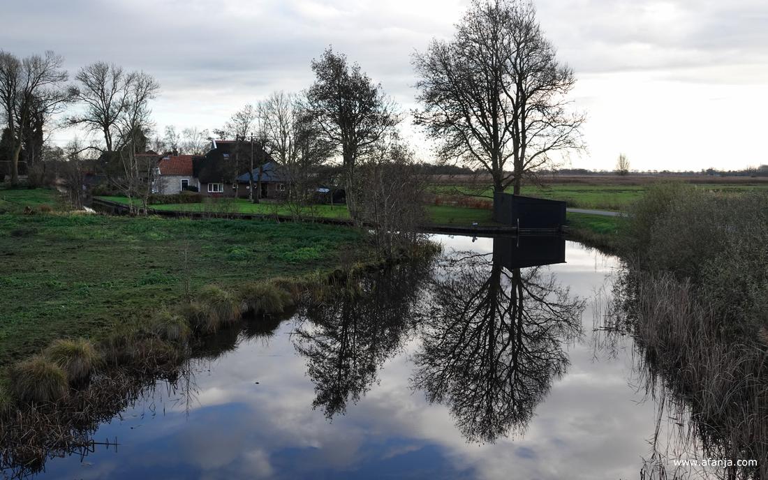 weerspiegelingen op de Roomsloot in Nederland