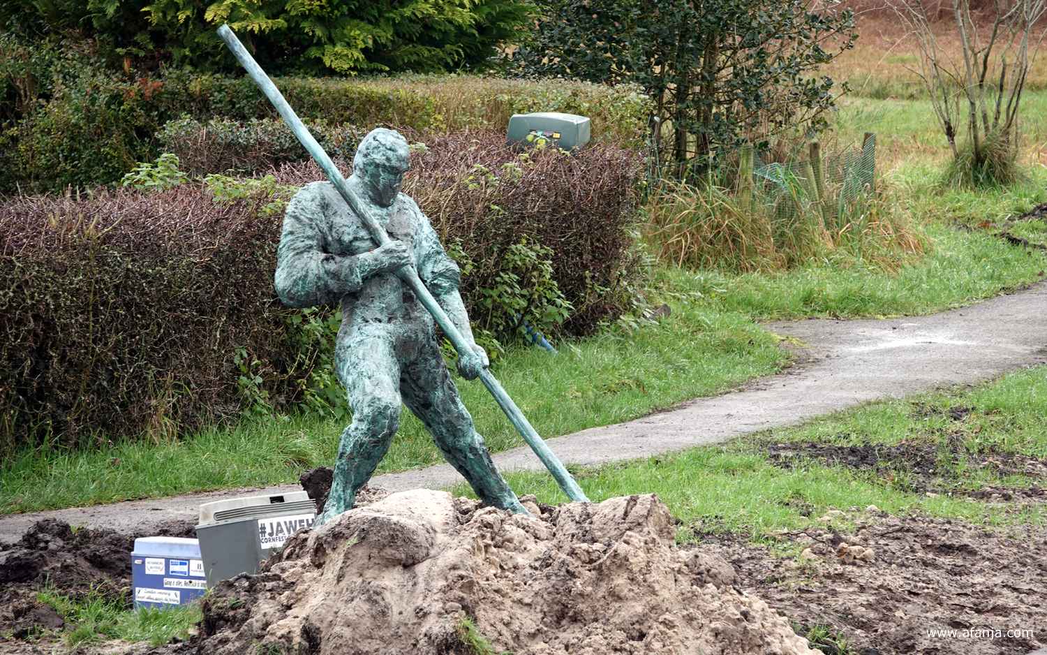het beeld ‘De Baggeraar’ van kunstenaar Janno Petter in Dwarsgracht