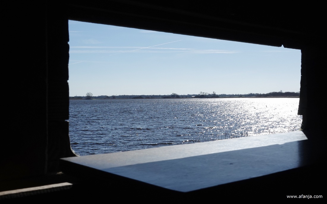 een kijkje door een kijkopening over de Leijen