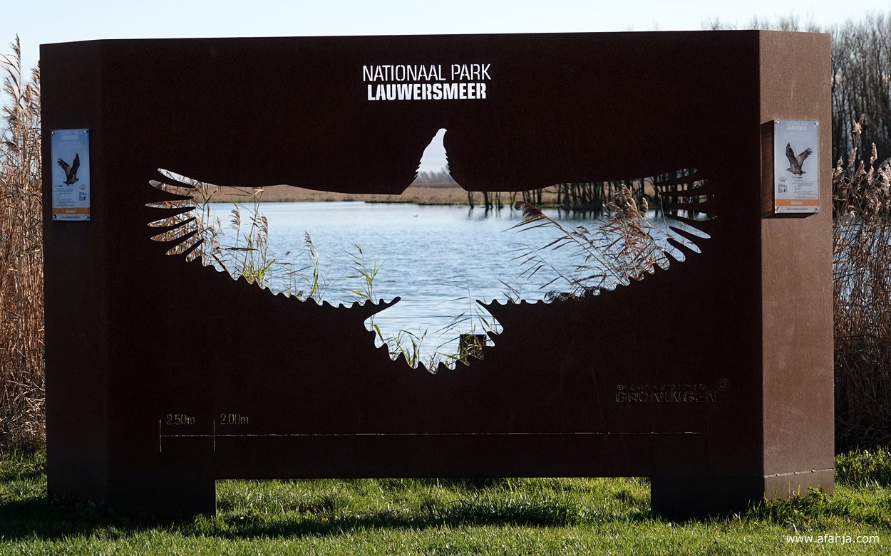 naampaneel gemaakt van cortenstaal bij Nationaal Park Lauwersmeer