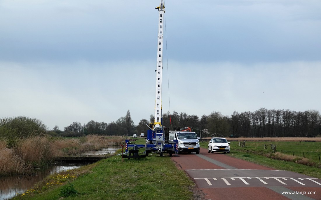 er staat een kraan aan de Wolwarren