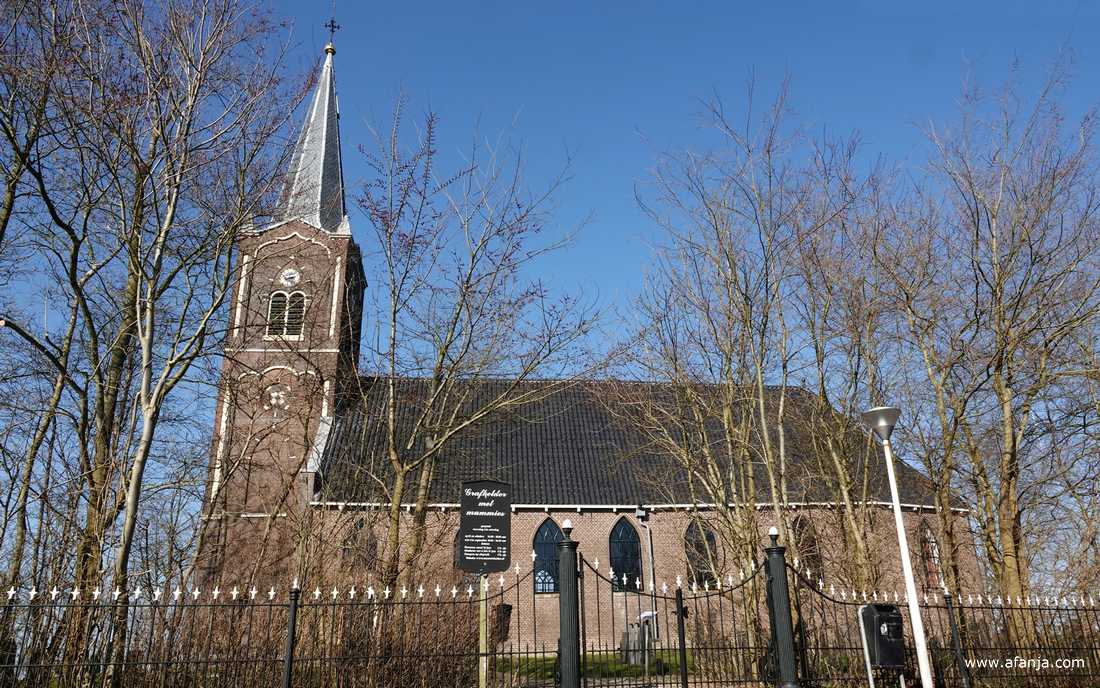 de Nicolaaskerk in Wiuwert