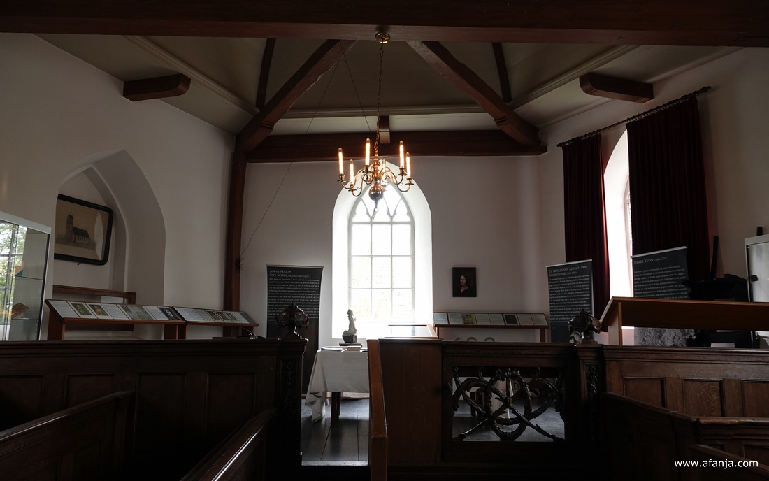 het verhoogde koor in de Nicolaaskerk van Wiuwert