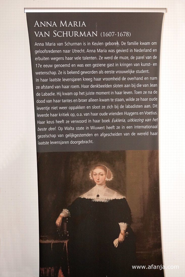 een informatiepaneel over labadiste Anna Maria van Schurman