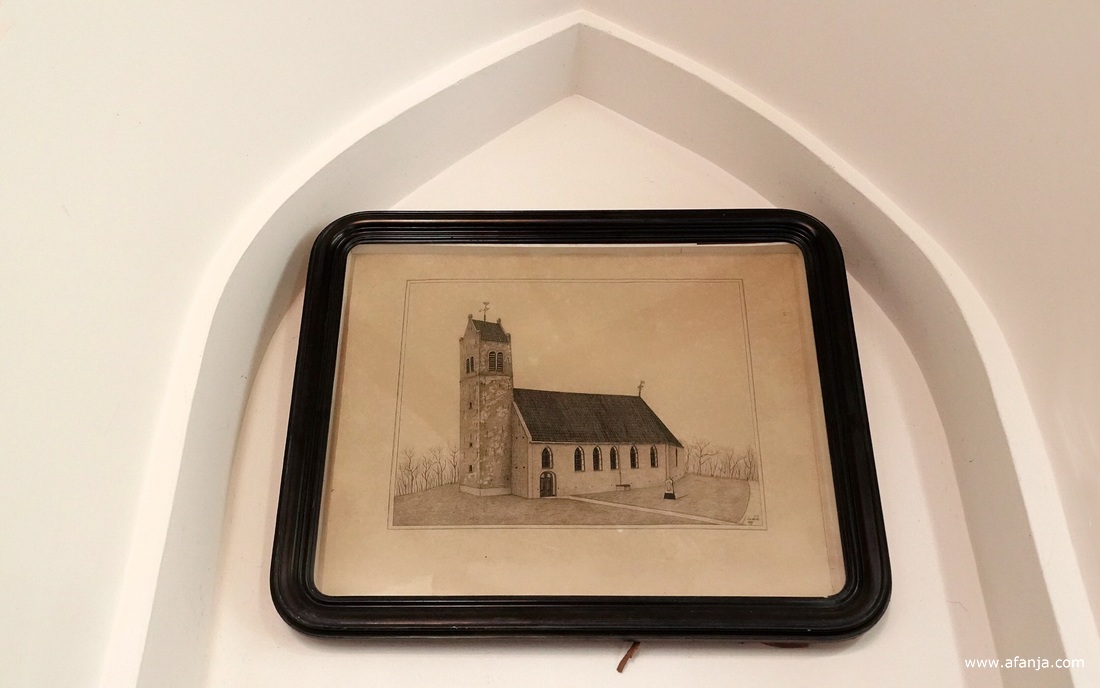 een tekening van de oorspronkelijke Nicolaaskerk, toen nog met een klassiek romaanse zadeldak