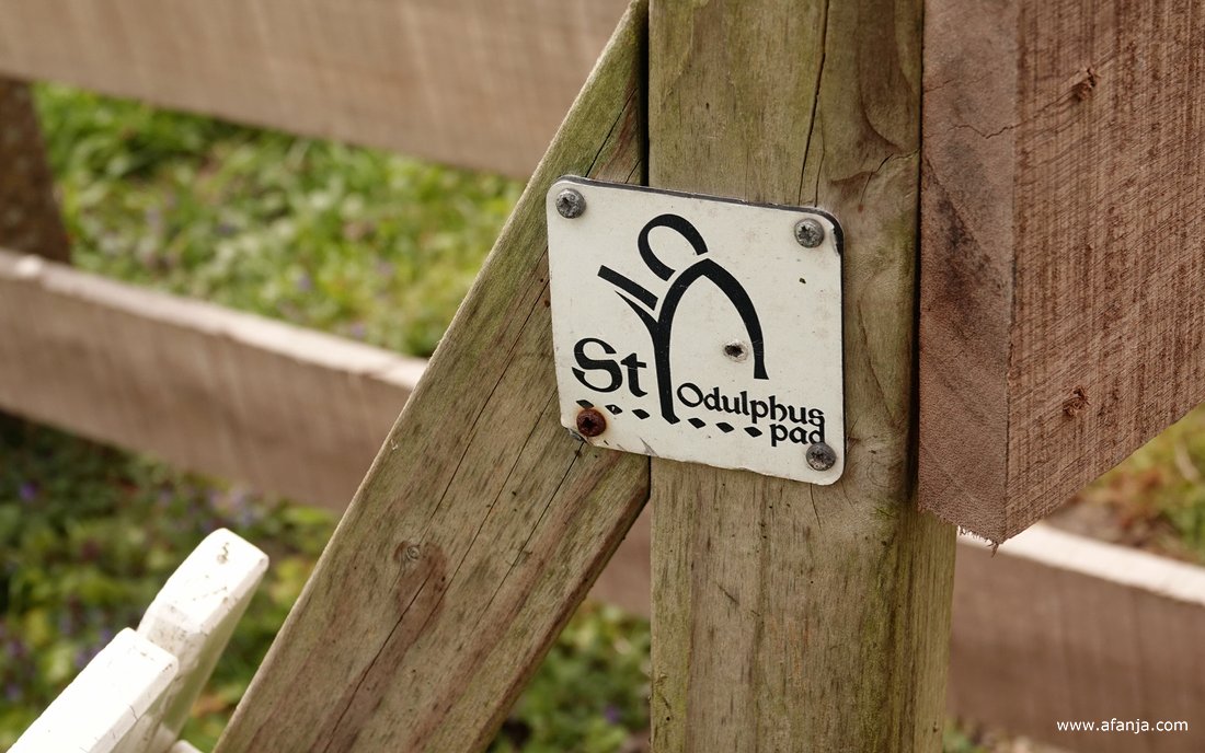 het St. Odulphuspad loopt langs de Ald Toer bij Easterwierrum