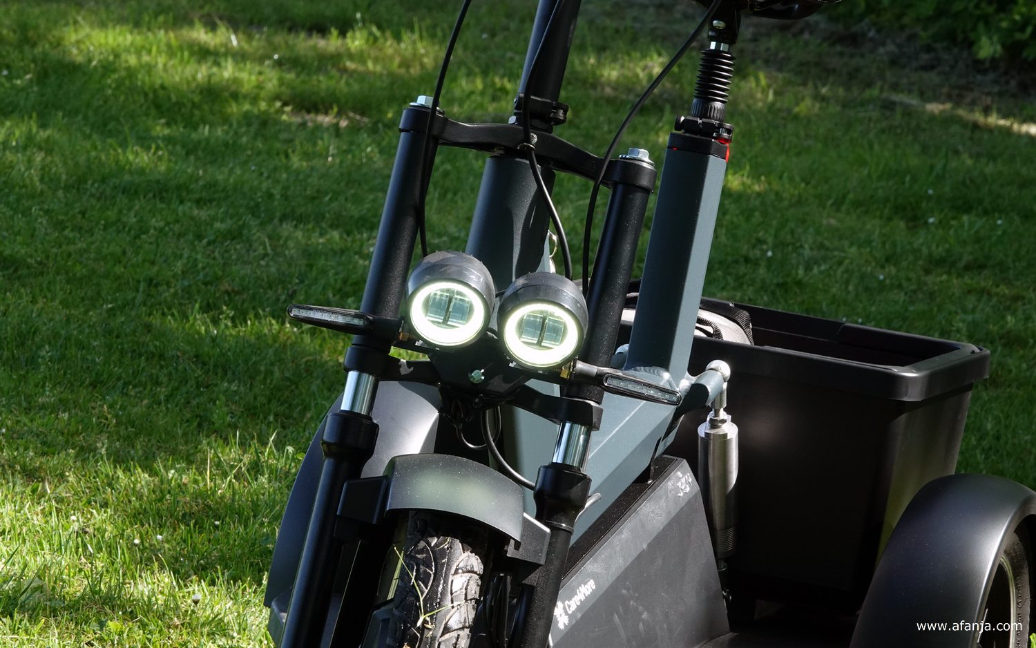 detail vooraanzicht van de Joiny - mijn alternatief voor een scootmobiel