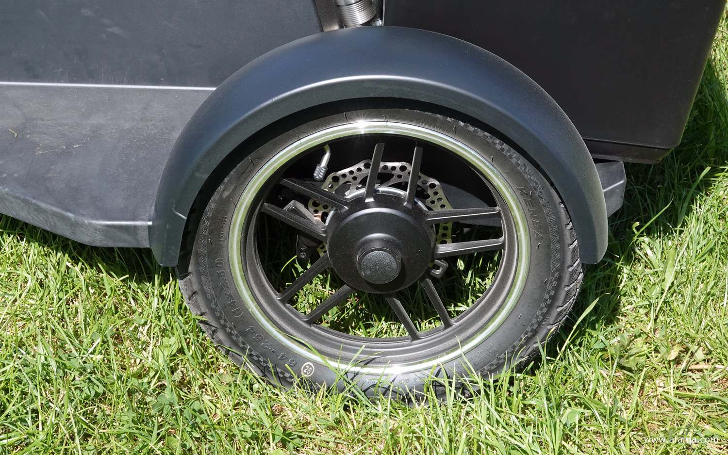 linker achterwiel van de Joiny - mijn alternatief voor een scootmobiel