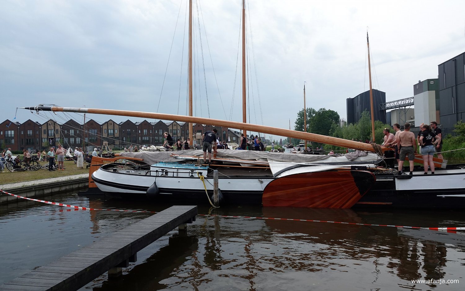 de mast van de Sterke Jerke wordt gestreken