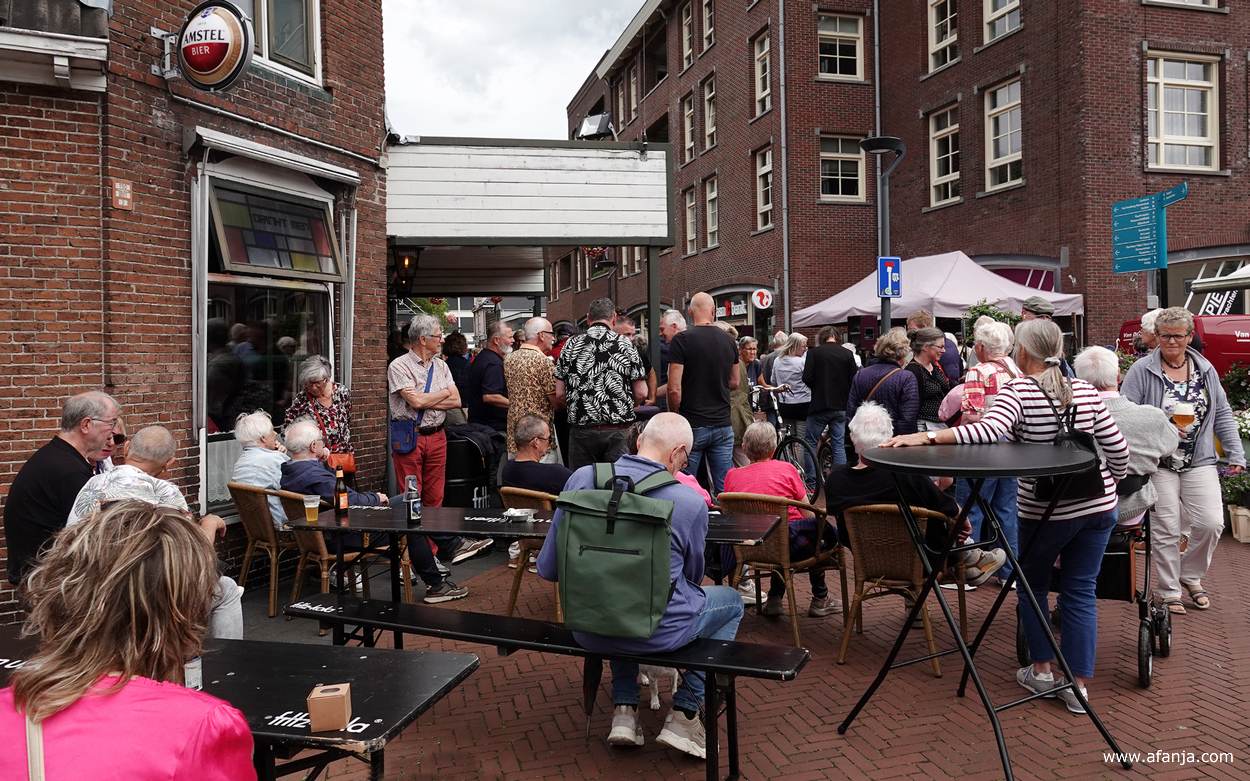 publieke belangstelling voor Johanna's Mountainboys op Peije Dei