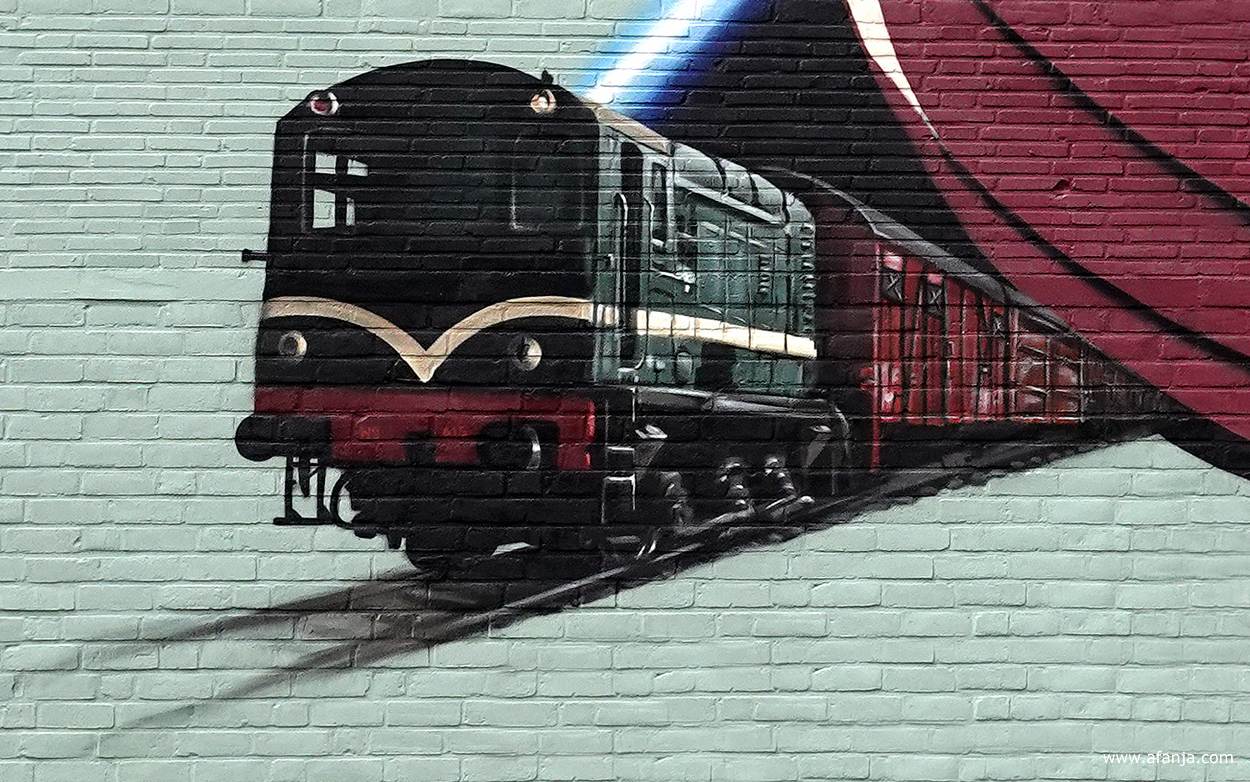 de trein - detail van de muurschildering aan de Markt over 75 jaar Philips en Drachten