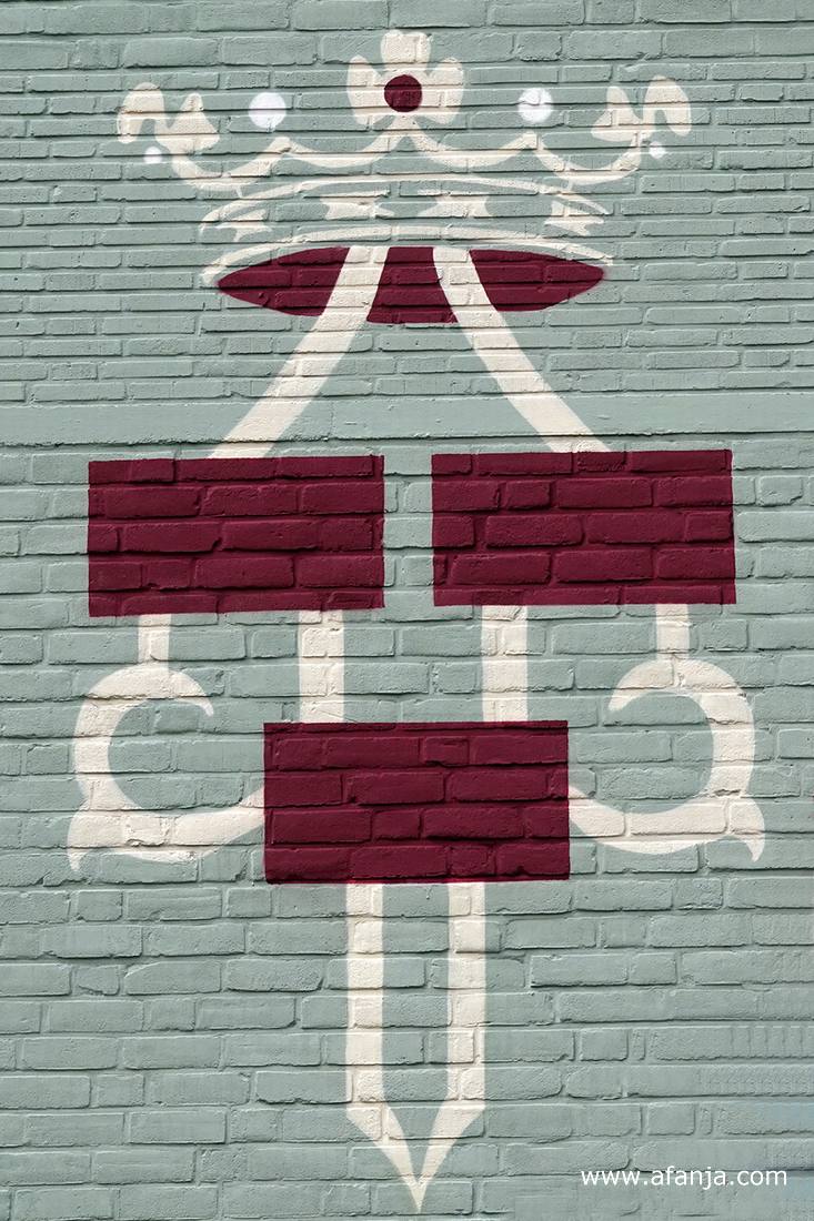 het wapen van Smallingerland - detail van de muurschildering aan de Markt over 75 jaar Philips en Drachten